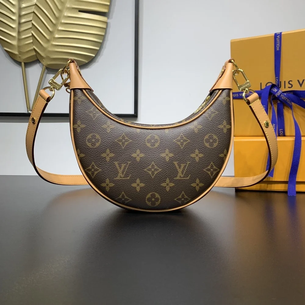 LOUIS VUITTON. dimensions 23